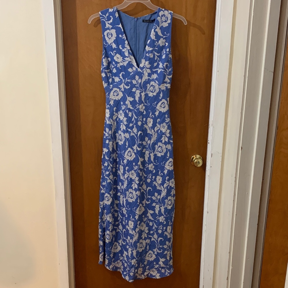 Abercrombie Blue and White Floral Plunge Crinkle Maxi Dress